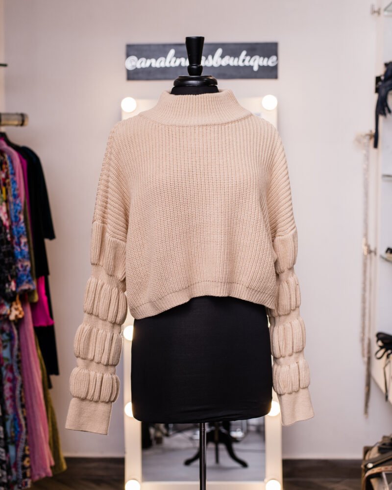 Sueter beige con detalle en manga