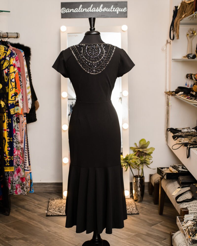 Vestido con bordado en cuello - Image 3