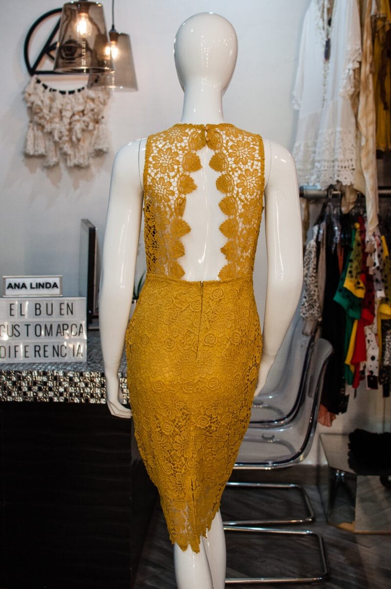 Vestido crochet con detalle en espalda - Image 4