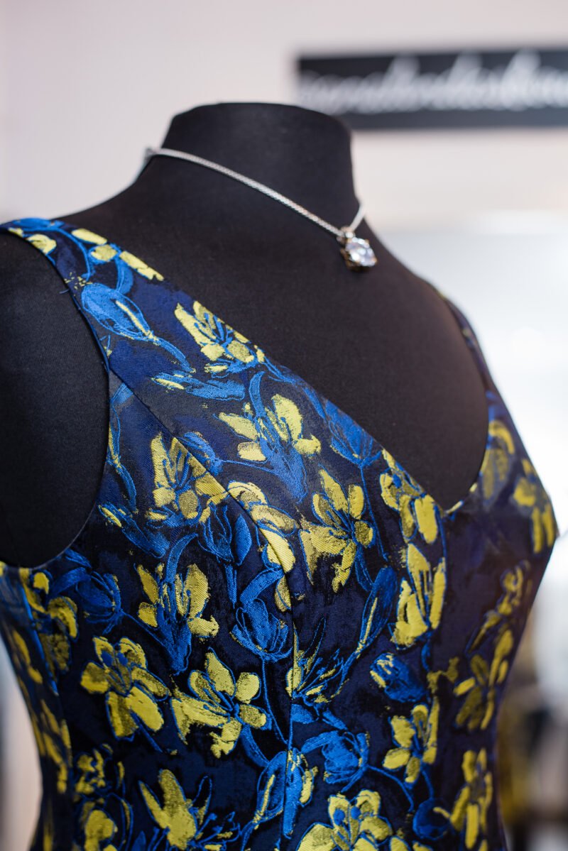 Vestido estampado azul con amarillo - Image 2