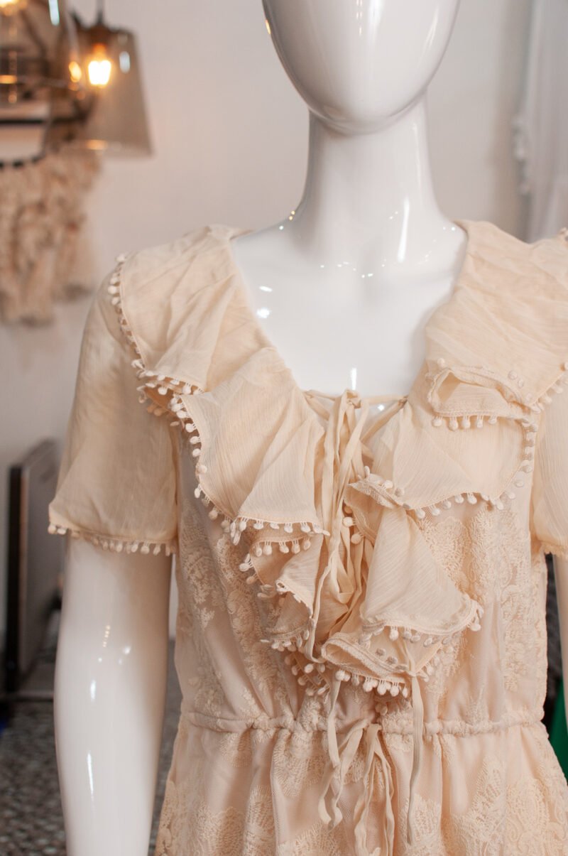 Jumpsuit de encaje con detalle en cuello - Image 2