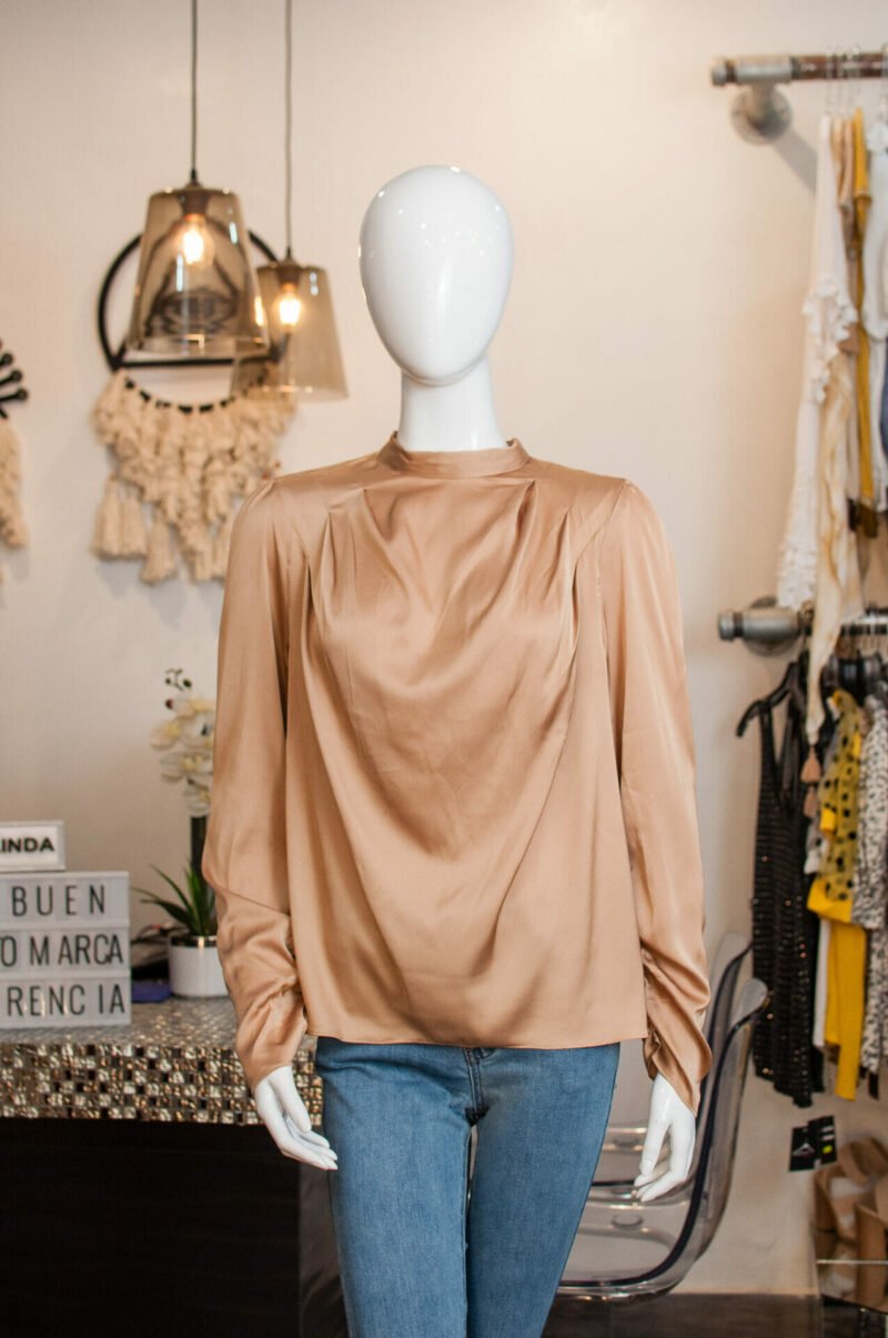 Blusa café manga larga