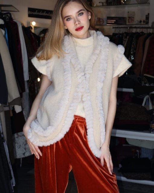 Chaleco tejido con faux fur beige