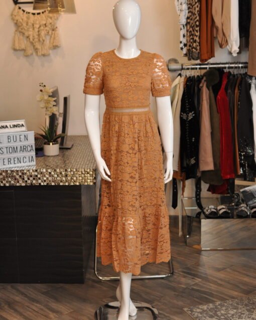 Vestido media pierna de encaje cafe