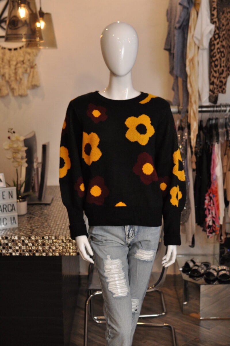 Sueter estampado flores negro