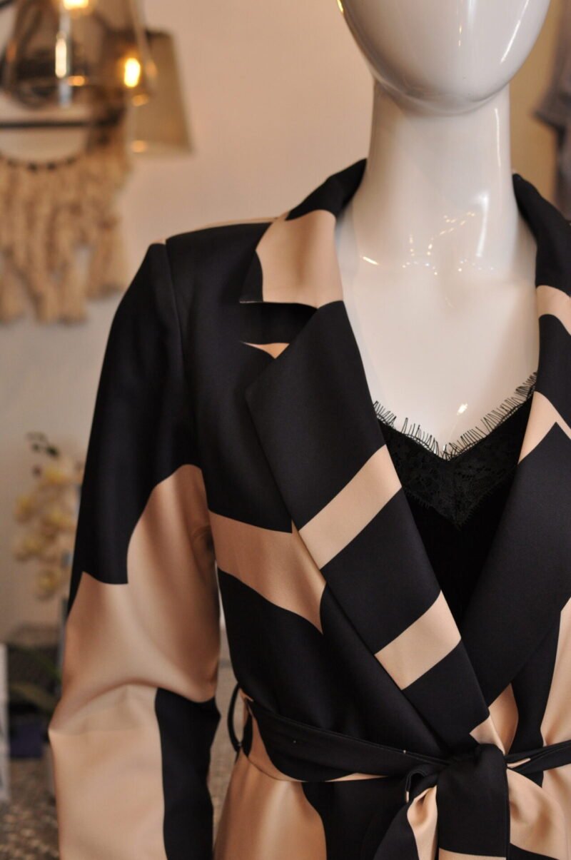 Set estampado negro con beige - Image 2
