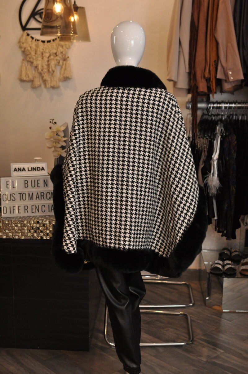 Capa pata de gallo con faux fur negra - Image 2