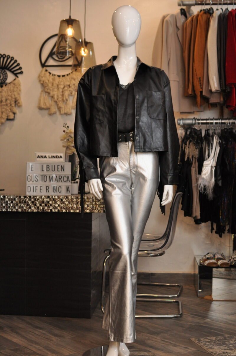 Pantalon liso plateado con cinto