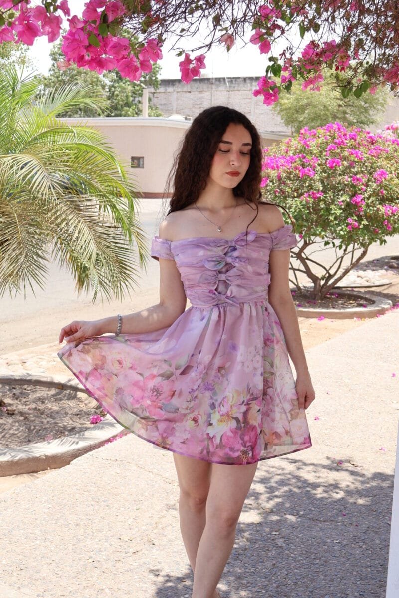 Vestido corto lila con estampado de flores - Image 2