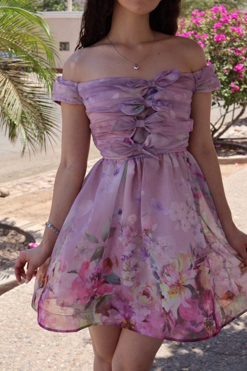 Vestido corto lila con estampado de flores - Image 3