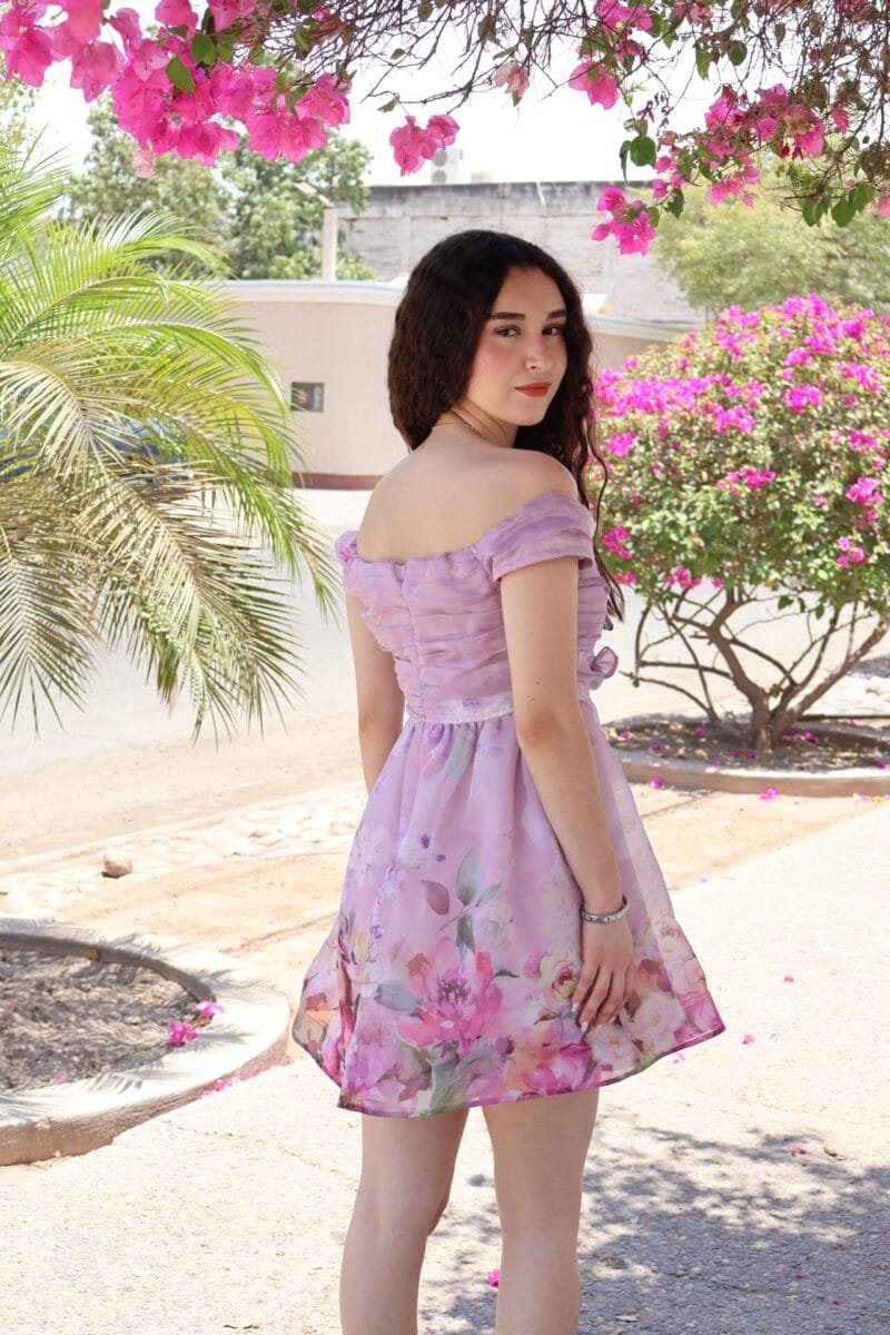 Vestido corto lila con estampado de flores - Image 5