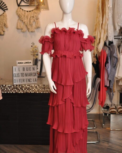 Vestido largo liso de olanes guinda
