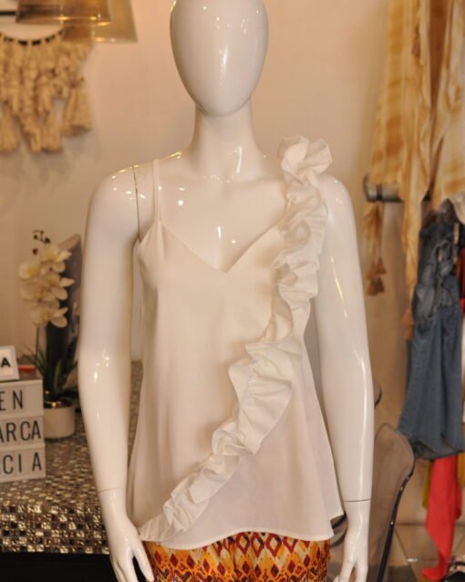 Blusa blanca con detalle en manga
