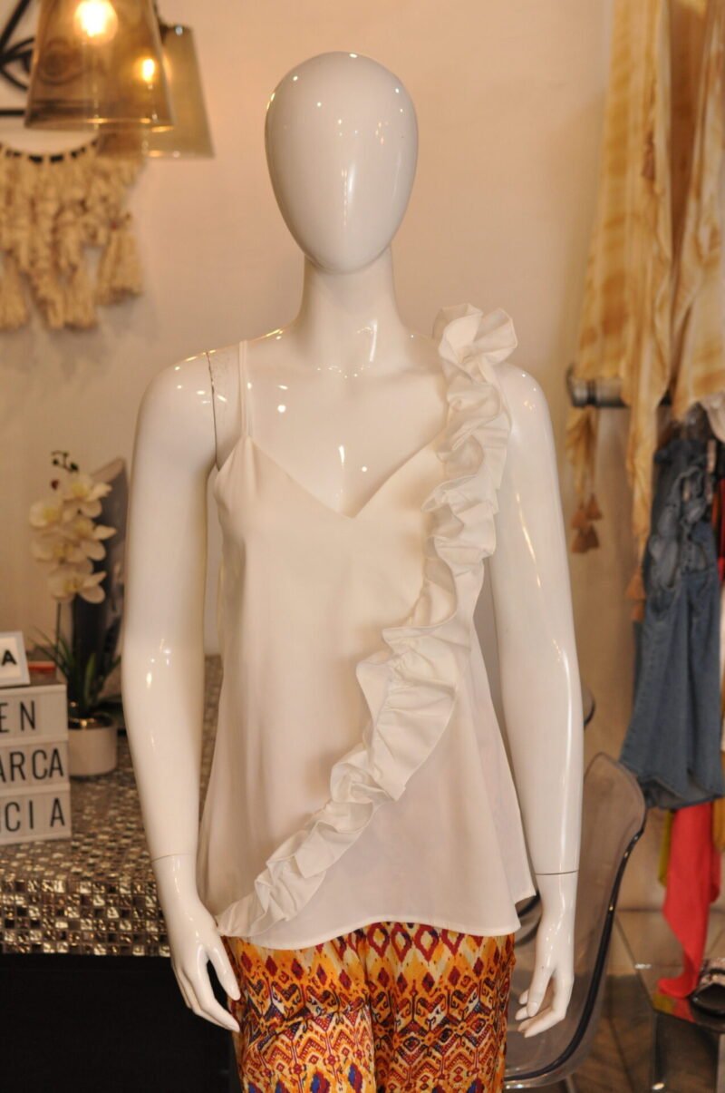 Blusa blanca con detalle en manga