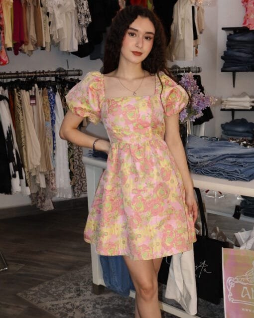 Vestido corto rosa estampado