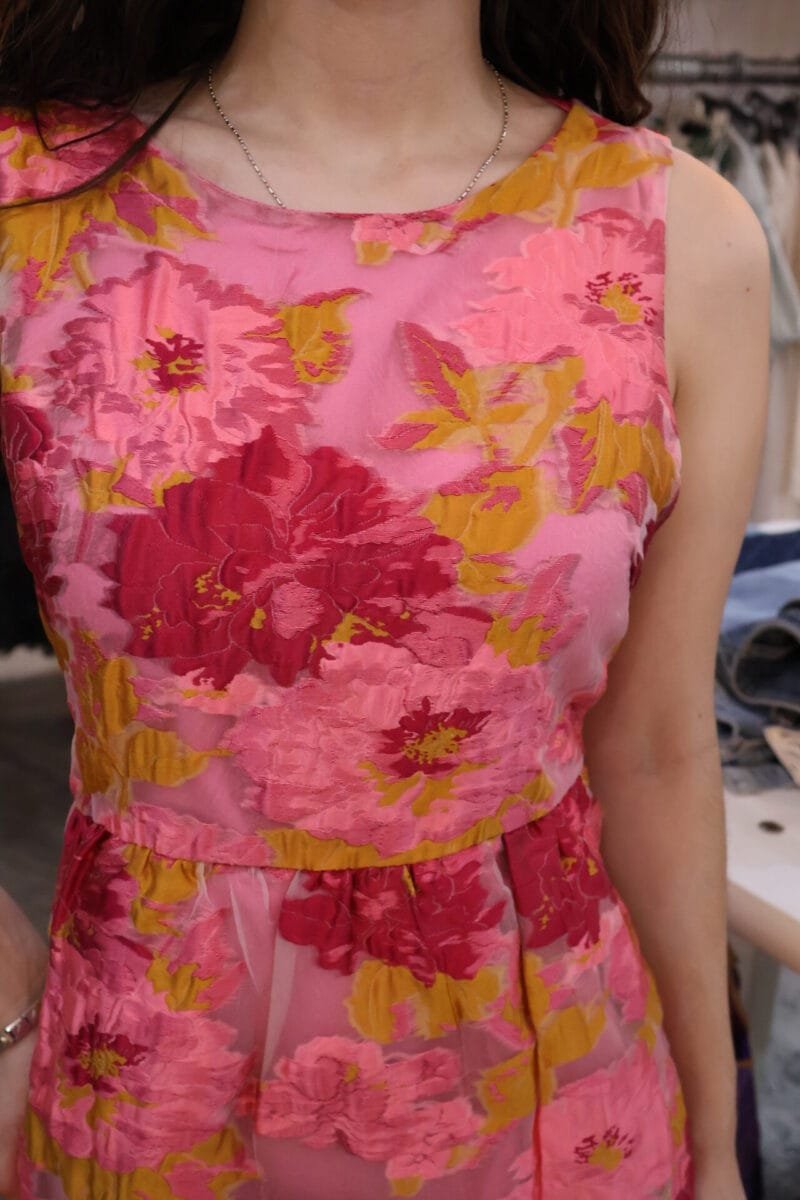Vestido corto con estampado de flores - Image 2