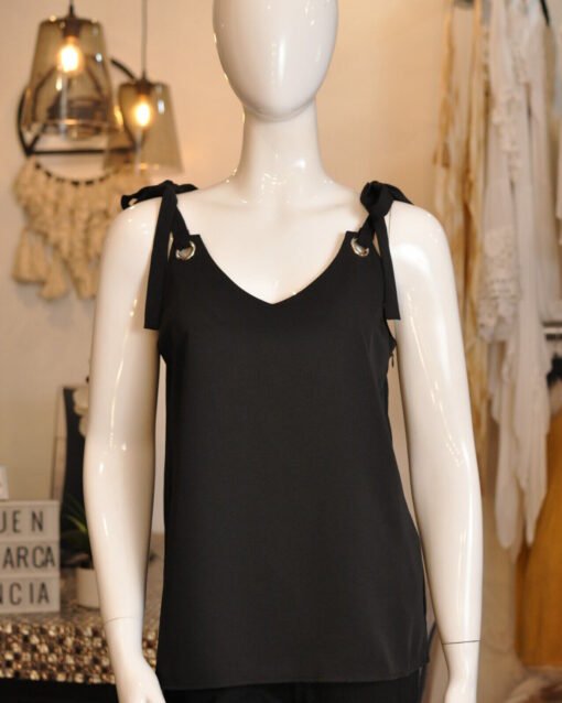 Blusa negra lisa de tirantes