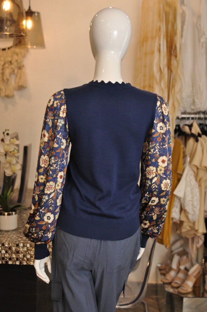Blusa azul marina estampada - Image 5