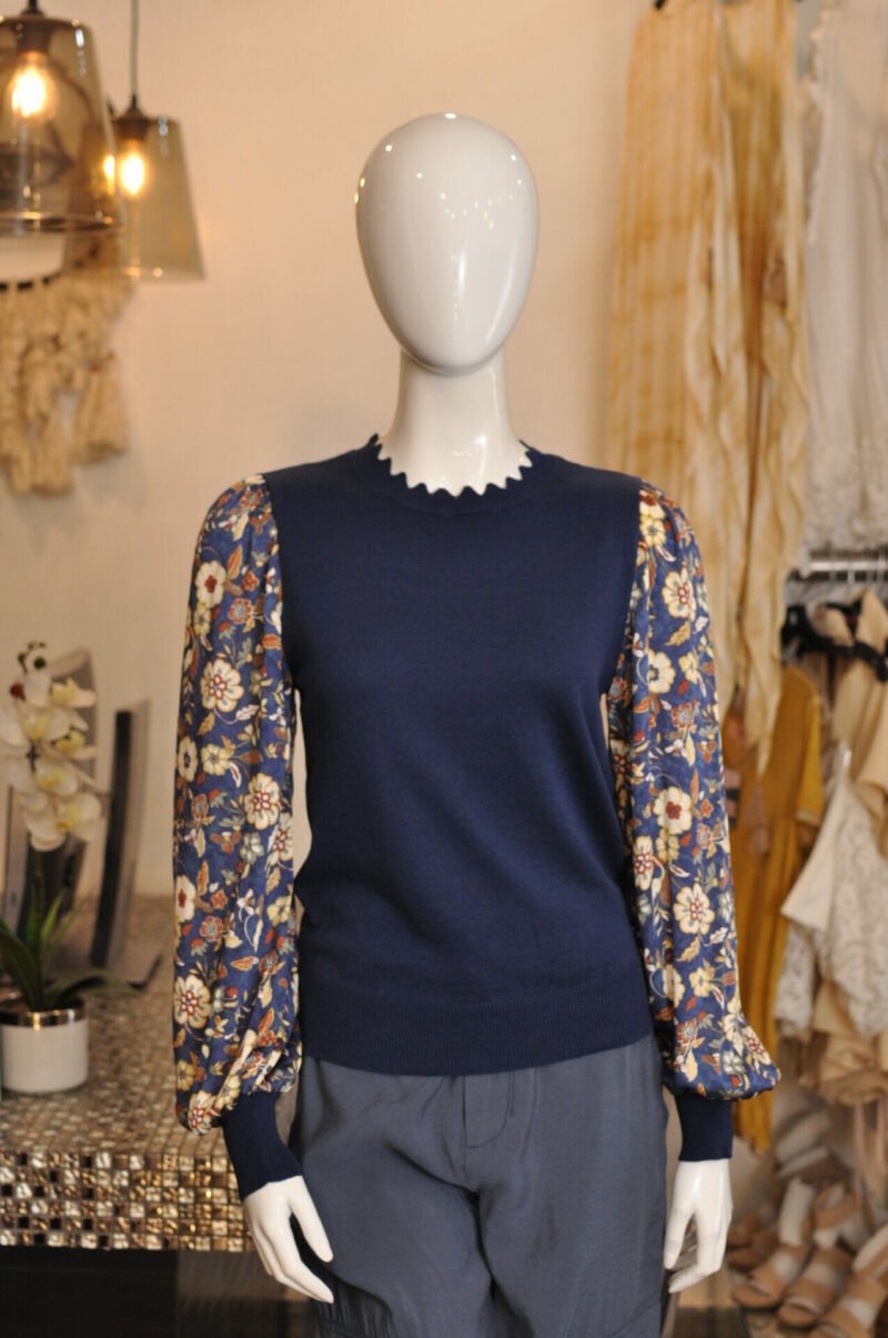 Blusa azul marina estampada