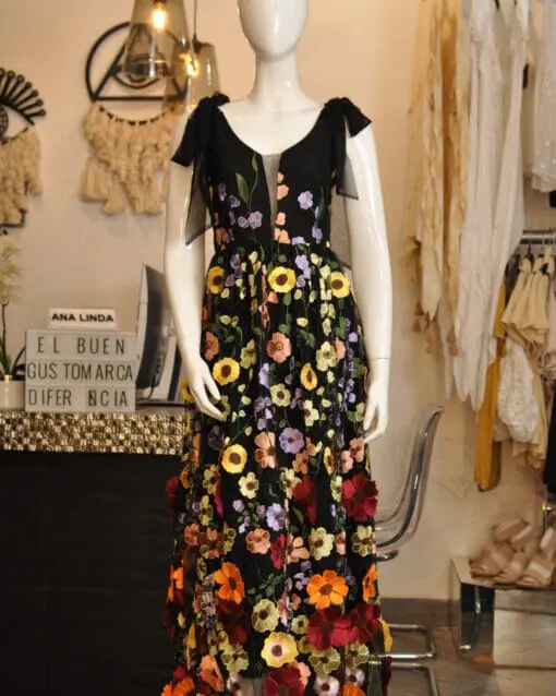 Vestido largo negro con flores