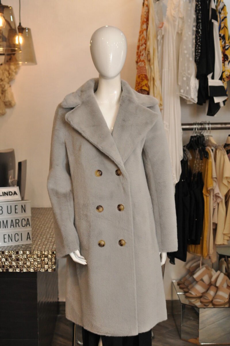 Abrigo largo reversible tipo piel y faux fur gris - Image 5