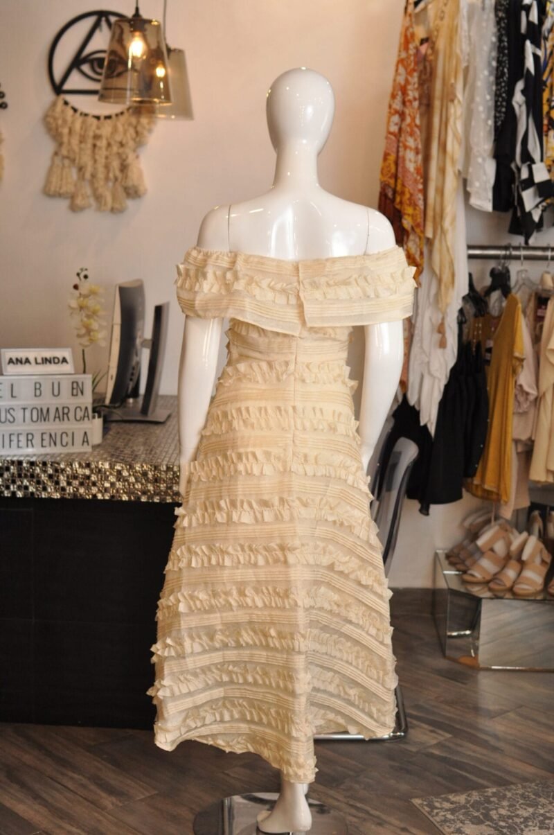 Vestido media pierna beige hombros descubiertos - Image 2