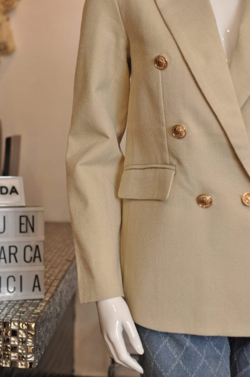 Saco botones dorados beige tipo lino - Image 3