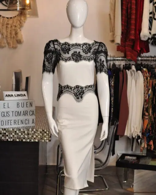 Vestido blanco con encaje negro
