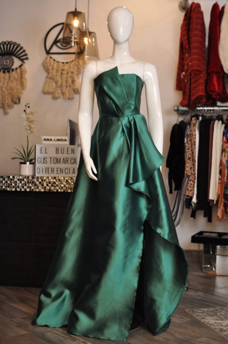 Vestido largo strapless verde
