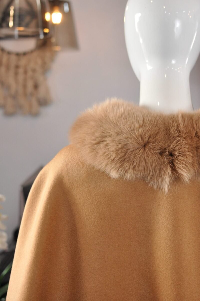 Capa cafe de cashmere y zorro - Image 2