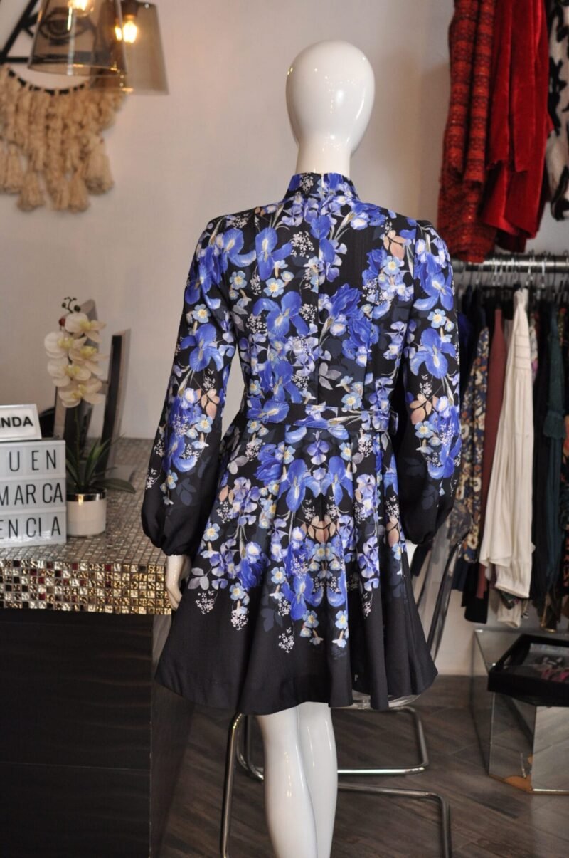Vestido corto con flores azules - Image 5
