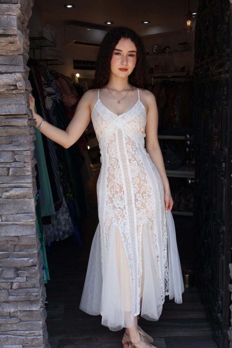Vestido media pierna encaje blanco