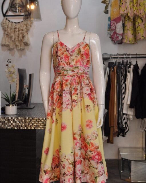Vestido media pierna amarillo floreado