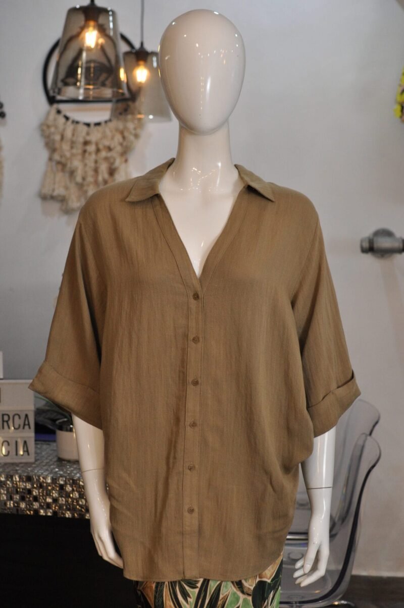 Blusa tipo lino suelta cafe