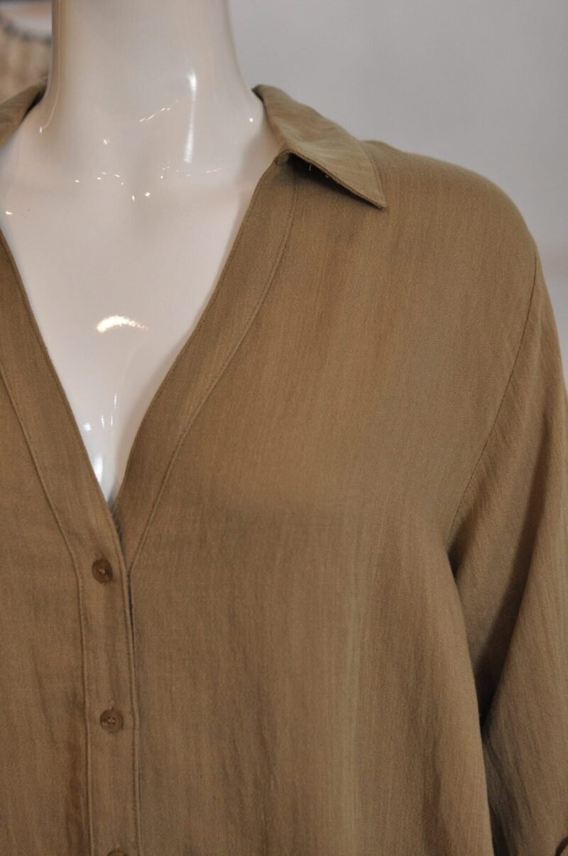 Blusa tipo lino suelta cafe - Image 3
