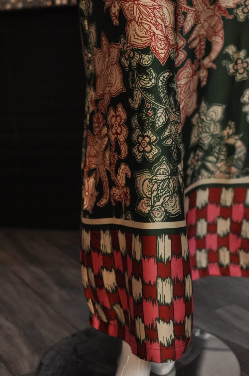 Pantalon verde con estampado de flores - Image 2