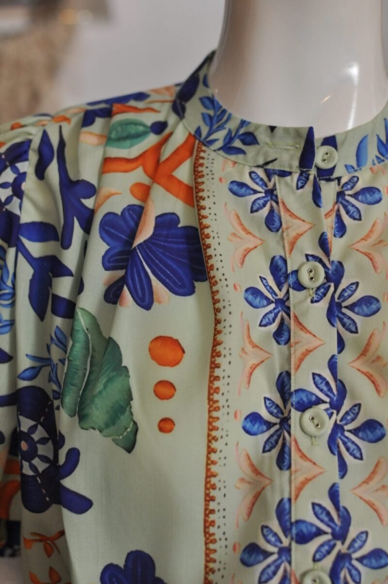 Set estampado de short y blusa multicolor - Image 2