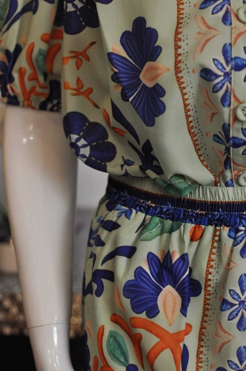 Set estampado de short y blusa multicolor - Image 7
