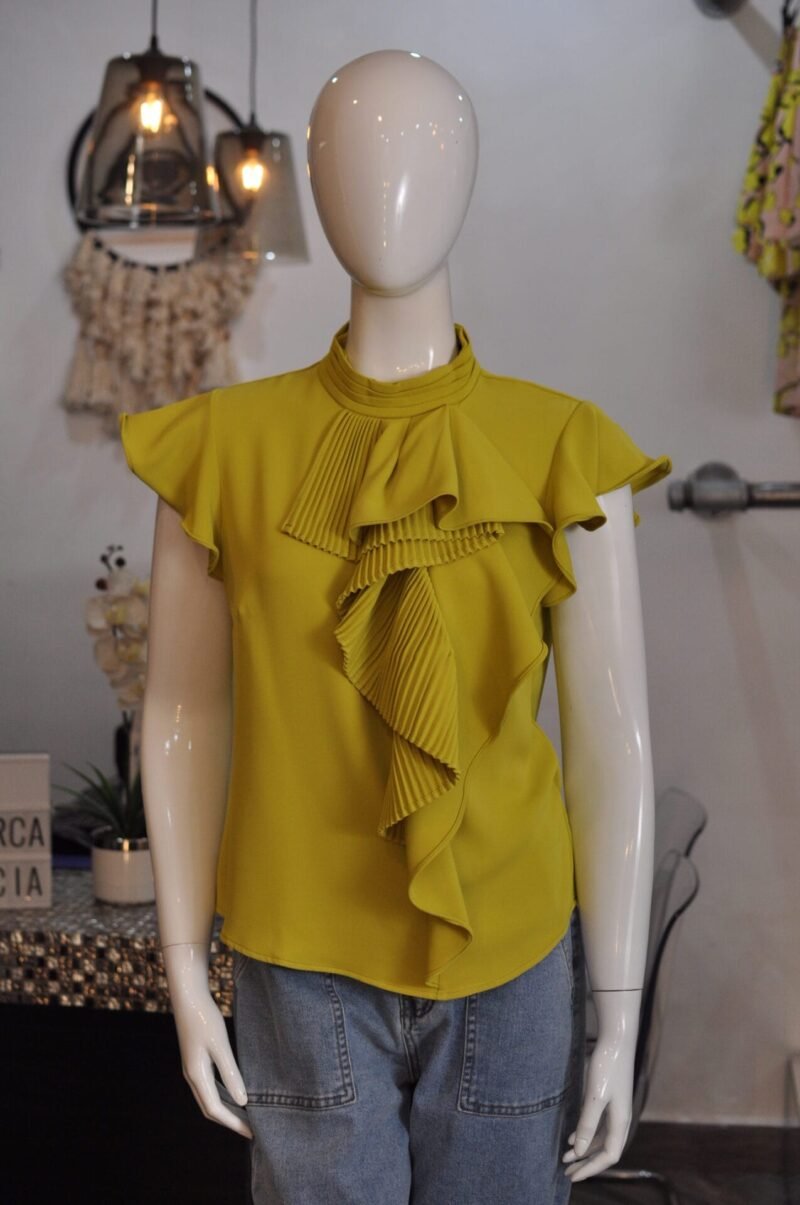 Blusa amarilla con detalle