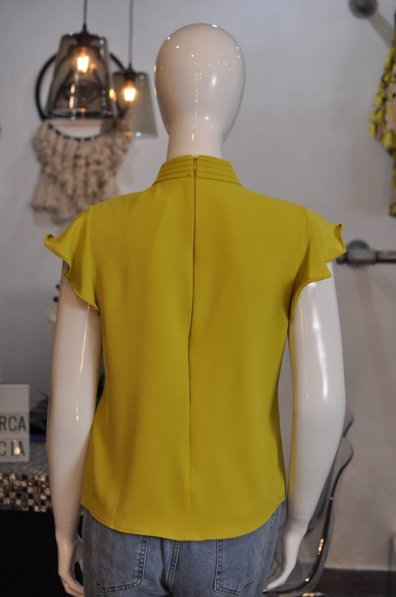 Blusa amarilla con detalle - Image 4