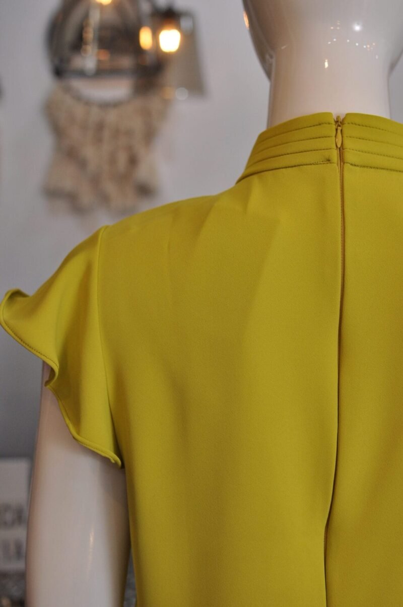 Blusa amarilla con detalle - Image 3