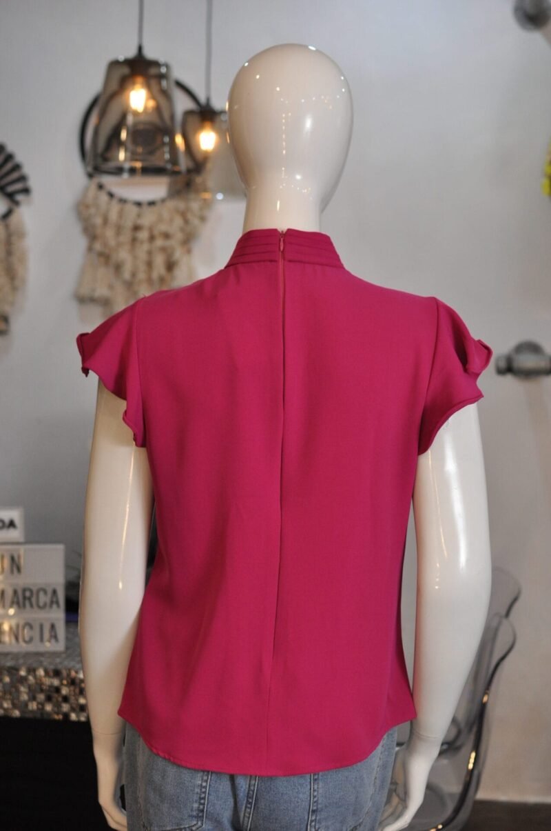 Blusa magenta con detalle - Image 4