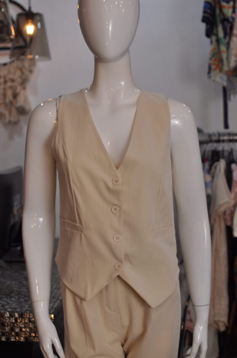 Set chaleco y pantalon beige - Image 2