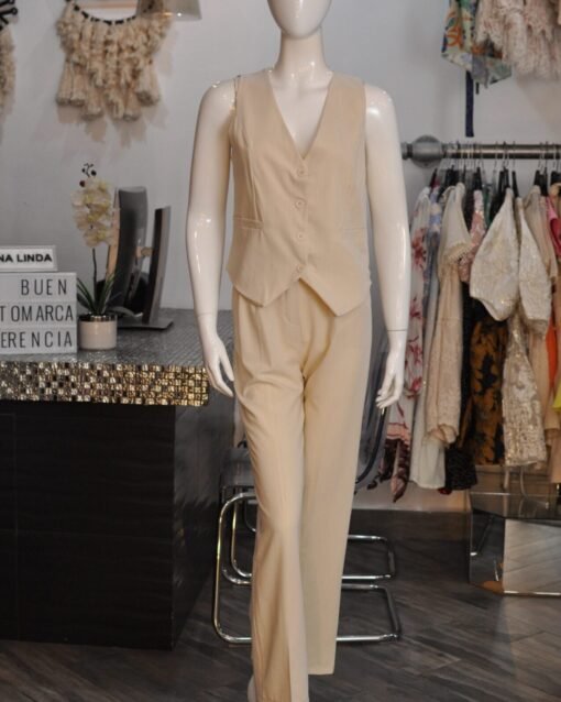 Set chaleco y pantalon beige