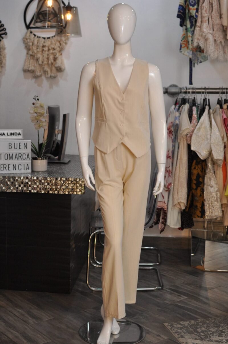 Set chaleco y pantalon beige