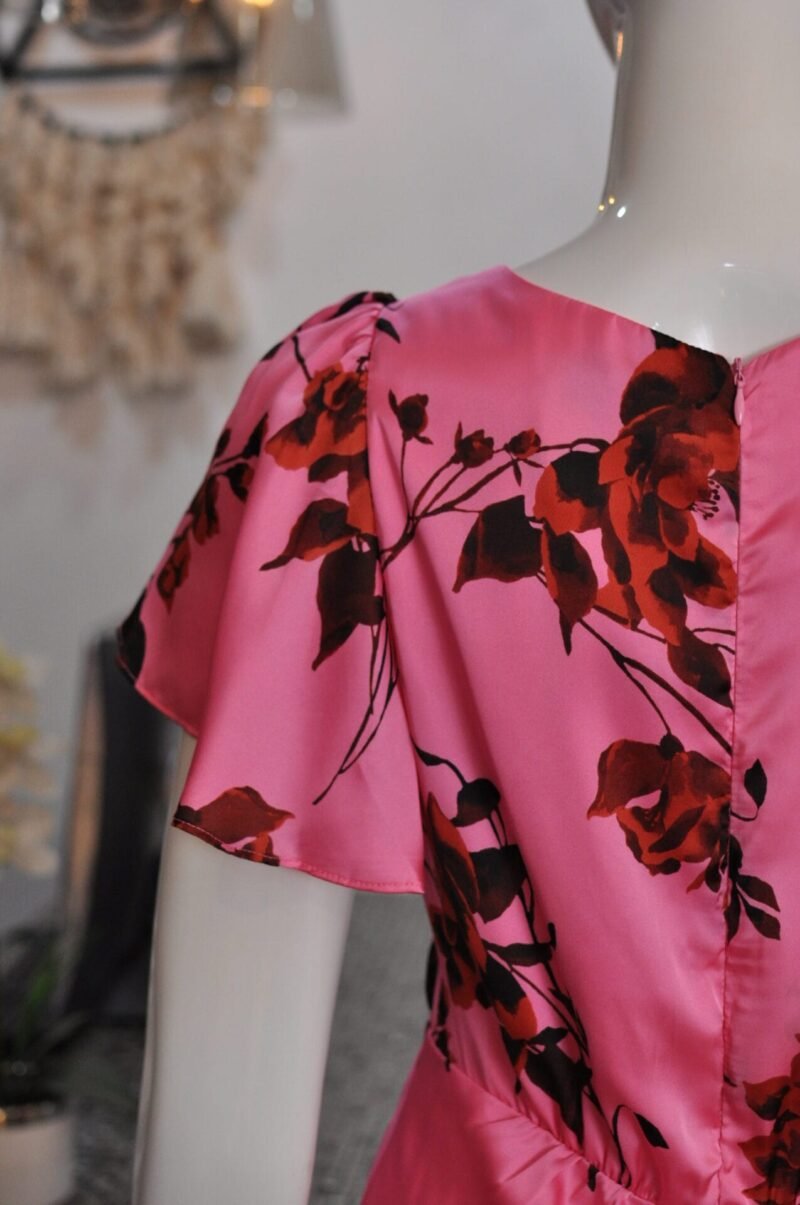 Vestido rosa con estampado - Image 5