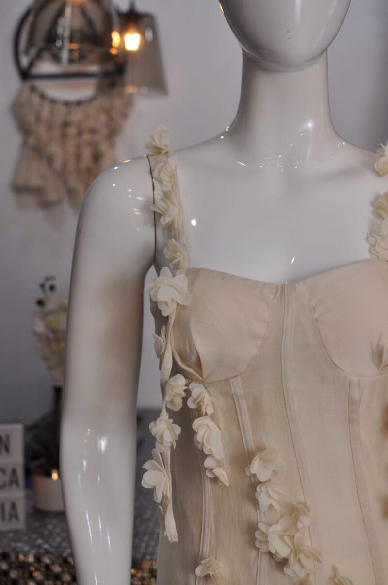 Vestido beige con flores - Image 2