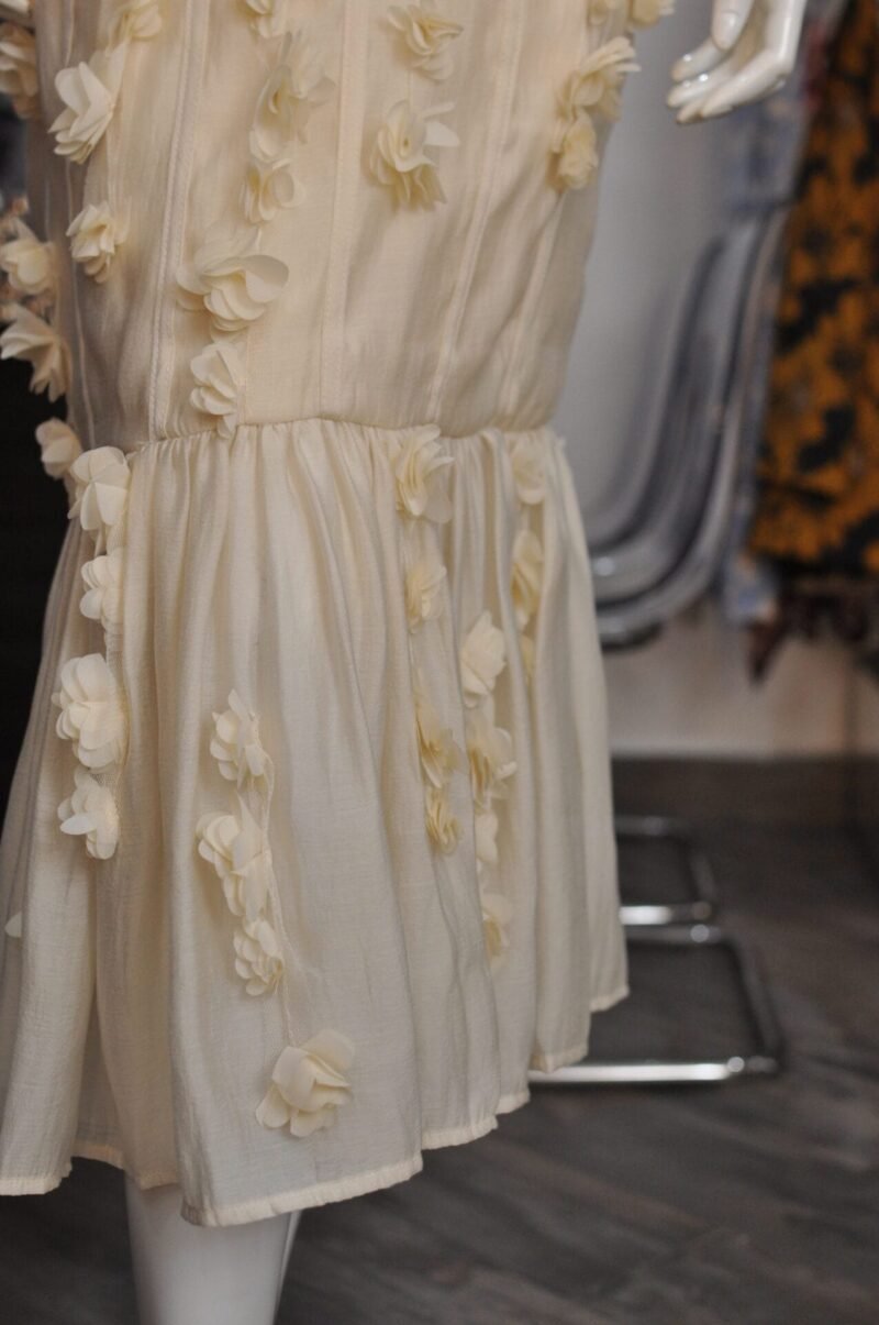Vestido beige con flores - Image 4