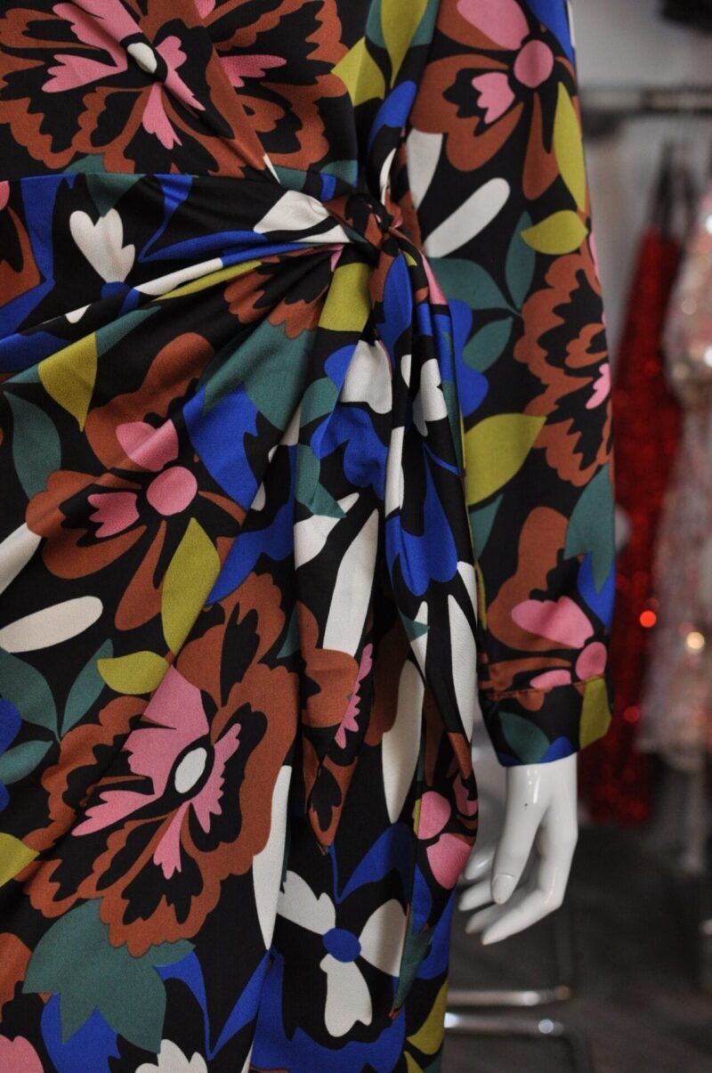 Vestido midi envolvente estampado - Image 3