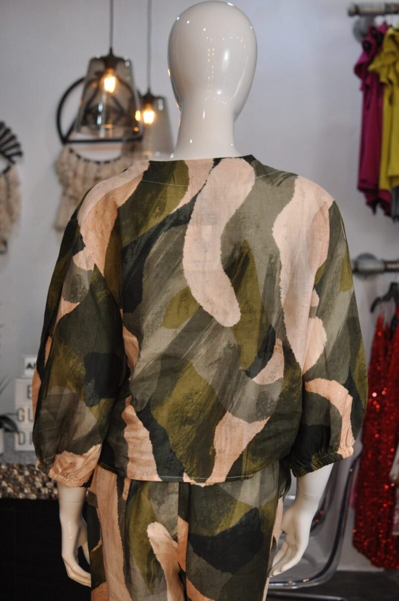 Blusa lino estampada verde - Image 4